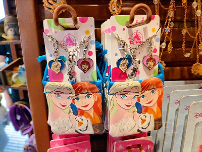 香港ディズニーアナ雪グッズ:キーチェーン&巾着セット