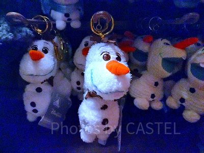 香港ディズニーアナ雪グッズ:オラフのふわふわキーチェーン