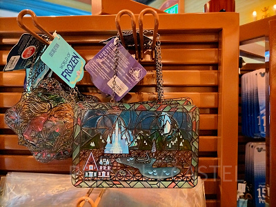 香港ディズニーアナ雪グッズ：ステンドグラス風壁飾り（アレンデール王国）