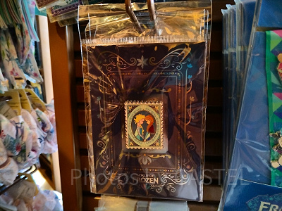 香港ディズニーアナ雪グッズ:切手型ピンバッジ(台紙付)