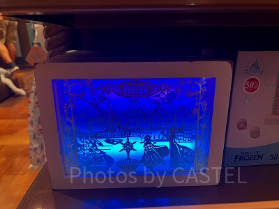 香港ディズニーアナ雪グッズ：ワールドオブフローズンの光るオブジェ
