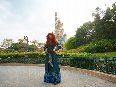 香港ディズニーのグリーティング:お城前のメリダ