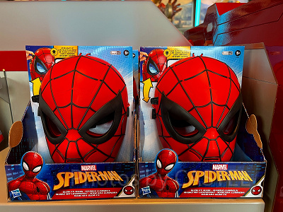 香港ディズニーマーベルグッズ：クラシック版スパイダーマンのマスク