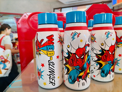 香港ディズニーマーベルグッズ：コミック版スパイダーマンのドリンクボトル