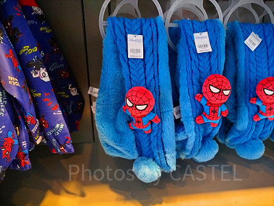 香港ディズニーマーベルグッズ：スパイダーマンのぬいぐるみマフラー