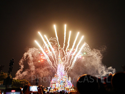 香港ディズニー夜のキャッスルショー：何分前から待つべき？