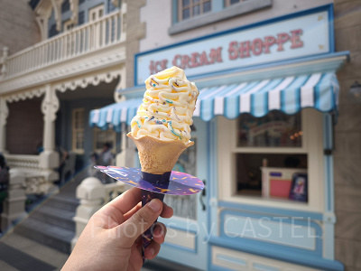 香港ディズニー20周年メニュー：リンゴのソフトクリーム