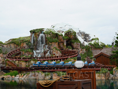 香港ディズニーのアナ雪エリア「ワールドオブフローズン」:ワンダリング・オーケン・スライディング・スレイ