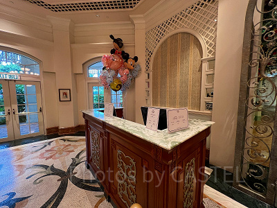 香港エンチャンテッドガーデンレストラン:グリーティングの様子