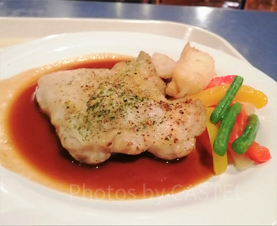 ホライズンベイ・レストラン:スパイシーチキンのオーブン焼き