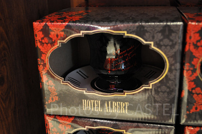 ホテルアルバートオリジナルカップ&ソーサーのパッケージ