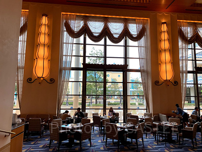 ディズニーアンバサダーホテルのレストラン「ハイピリオン・ラウンジ」