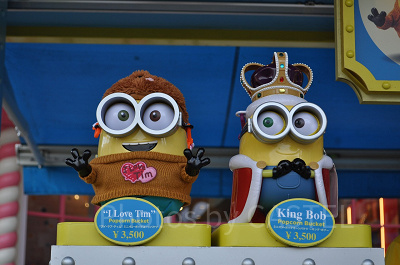 アイ・ラブ・ティム ミニオンポップコーンバケツ(左)