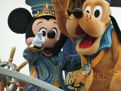 仮装をしているとキャラクターに見つけてもらえるかも!