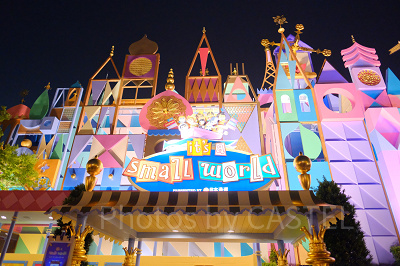 イッツアスモールワールド前