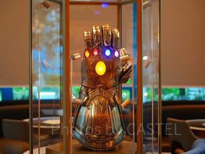 ジ・アーキビストの店内ではサノスのインフィニティガントレットなどが！