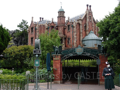 不気味な館の中には…??