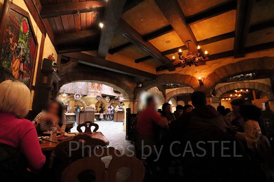 レッドローズ・タバーン内の様子