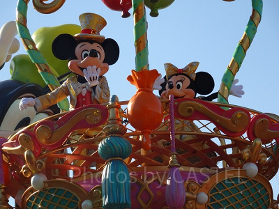 パレードの待ち時間に食べるのがオススメです！