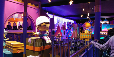 イッツ・ア・スモールワールドのキューライン