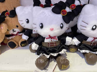 キティのぬいぐるみ（黒ドレス）