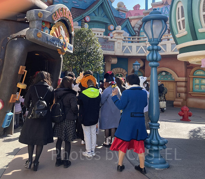 ディズニーランド混雑状況の現地レポート：トゥーンタウン はガチャが人気