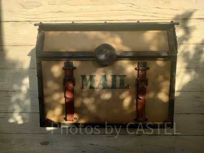 ロストリバーアウトフィッター入り口のポスト