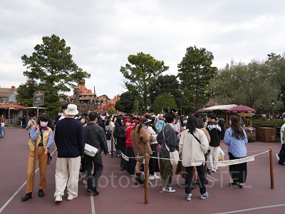 3月ディズニーランド混雑レポ:ビッグサンダー・マウンテンの待ち列(11:30頃)