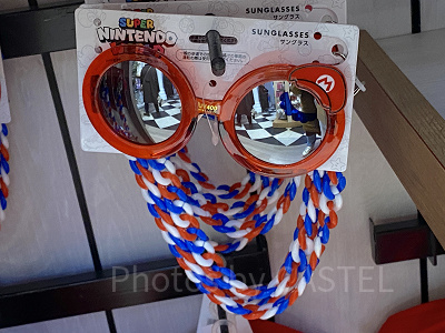 マリオのチェーン付きサングラス