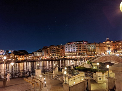 夜のメディテレーニアンハーバー