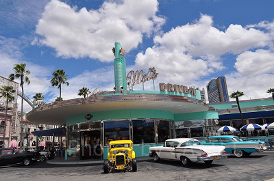 メルズドライブイン