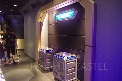 スターツアーズのQライン】スター・ウォーズの世界へ！スタンバイ列に