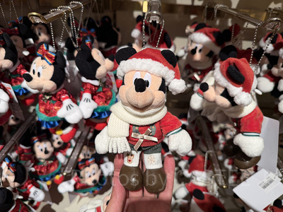 ミッキーぬいぐるみバッジ(クリスマスグッズ2025)