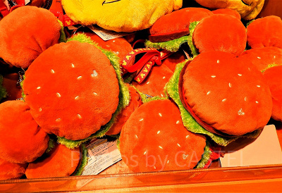 ミッキーシェイプのバーガー。…のバッグ!