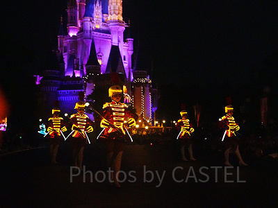 ミッキーのドリームライツトレイン(ダンサー)