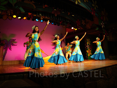 ミッキーのレインボールアウ：オープニングのフラダンス