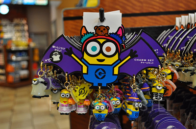 ミニオン「MINIONS MAYHEM TRICK」チャームセット 公式サイト