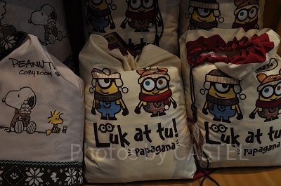 ミニオンのキルトブランケット(袋に入った状態)