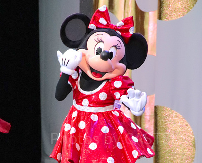 東京ディズニーリゾートのイベントに登場するミニーマウスの