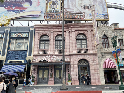 「モンマルトル・カフェ」：ハリウッド大通り6431-3番地