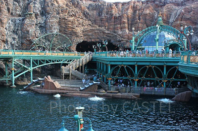 停泊中のノーチラス号