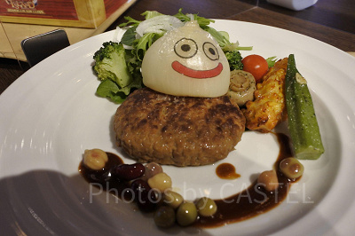 ニジゲンノモリ「ドラゴンクエストアイランド」／丸ごとたまねぎスライムのハンバーグ