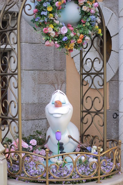 フローズンファンタジーの期間に飾られていたオラフのフォトロケーション。