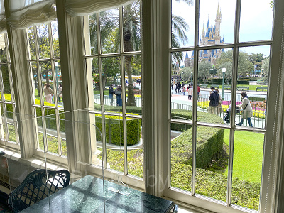 クリスタルパレス・レストランの屋内席から見た外の景色
