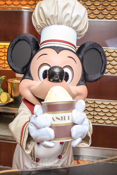 パティシエミッキーとパフェ作り体験