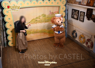 ダッフィーとの写真撮影(自動撮影されたもの)