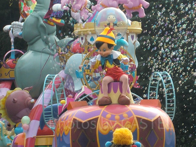 ピノキオのフロート