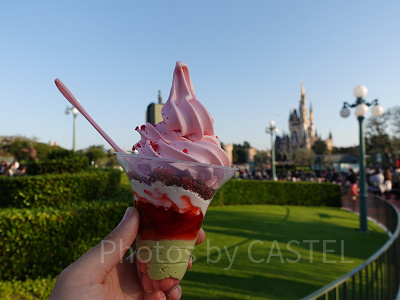  ピスタチオクリーム&ストロベリーサンデー