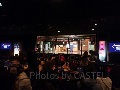 プレイングウィズおさるのジョージの観客席とステージ