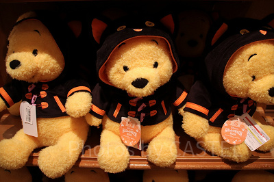 毎年人気のプーさんのぬいぐるみ、今年はダッフルコート風